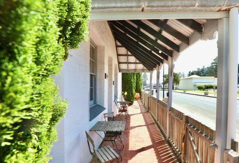 膳宿费 Grey Masts, Robe