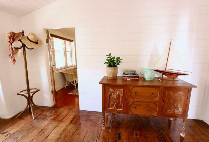 膳宿费 Grey Masts, Robe