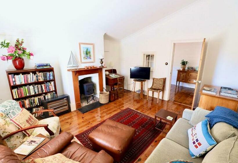 膳宿费 Grey Masts, Robe