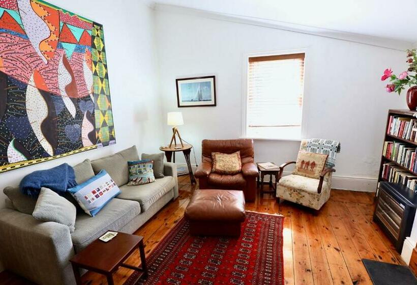 膳宿费 Grey Masts, Robe