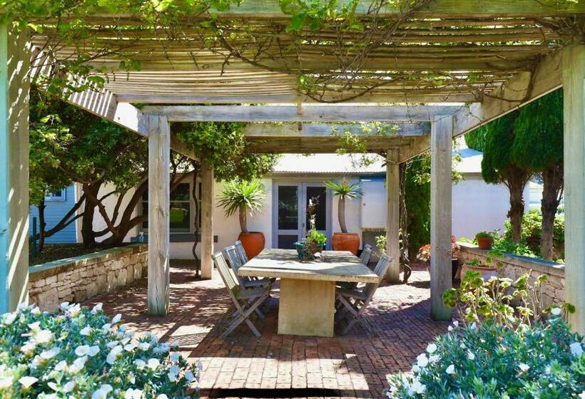 膳宿费 Grey Masts, Robe