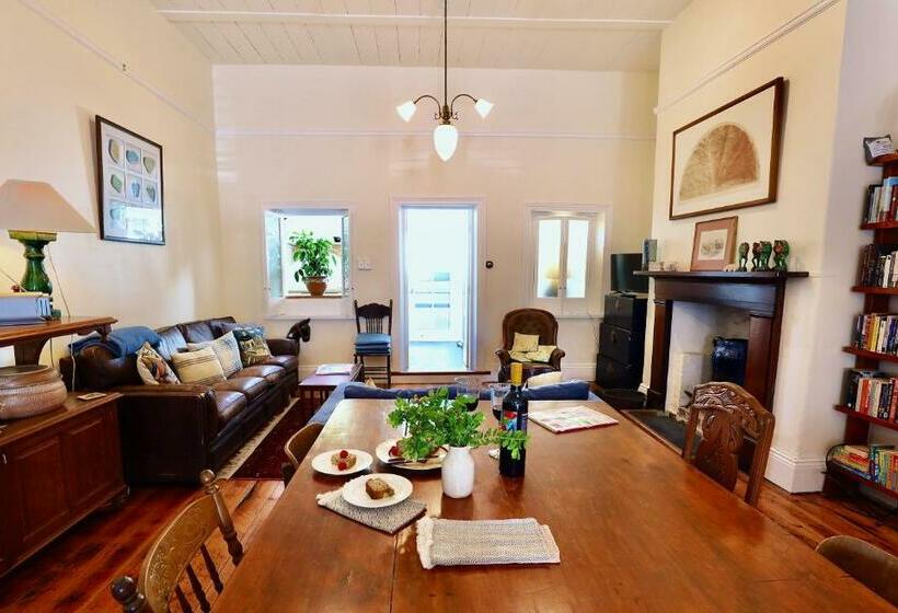 膳宿费 Grey Masts, Robe