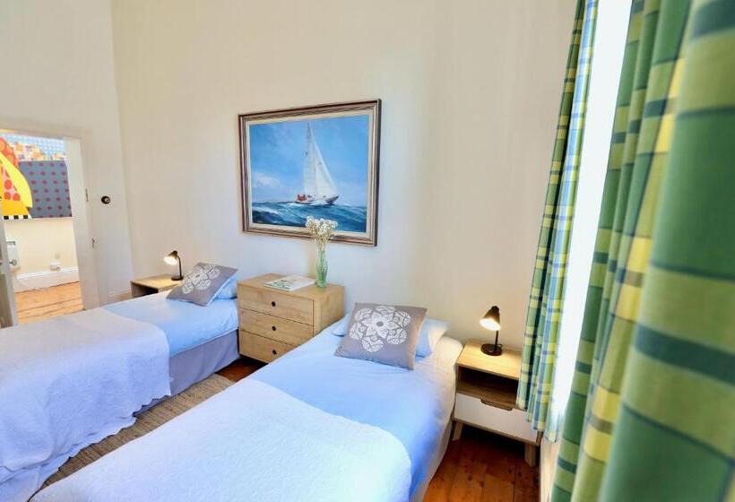 膳宿费 Grey Masts, Robe