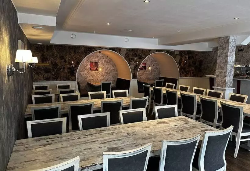 Stryn House   Hotel & Apartments