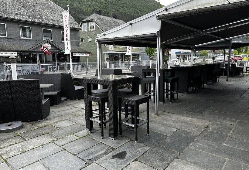 Stryn House   Hotel & Apartments