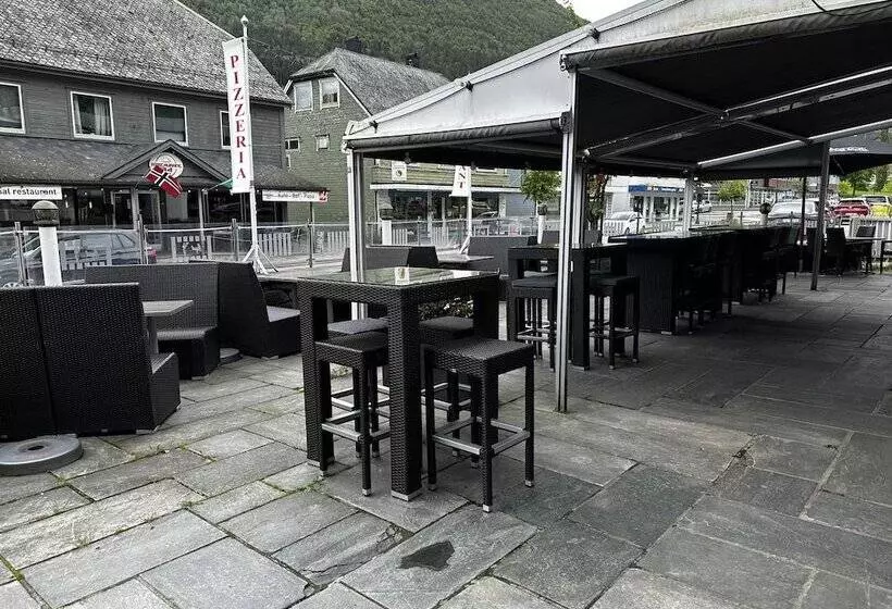 Stryn House   Hotel & Apartments