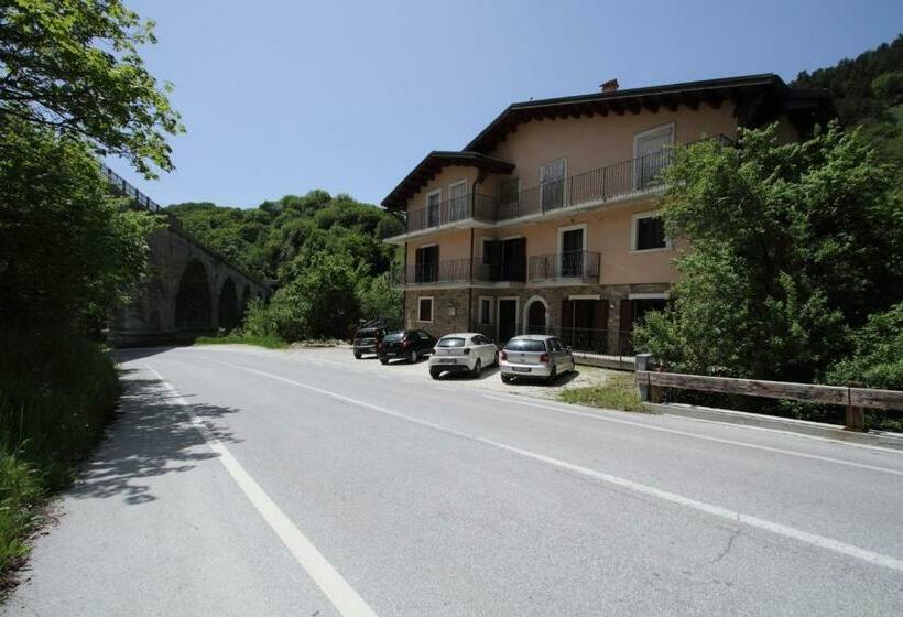 مبيت وإفطار Il Ruscello Rooms And Luxury Suite