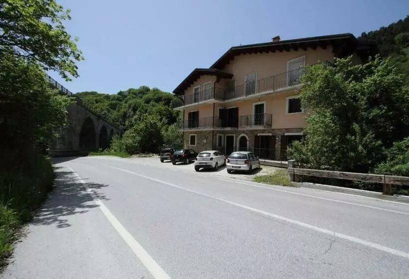 ベッドアンドブレックファースト Il Ruscello Rooms And Luxury Suite