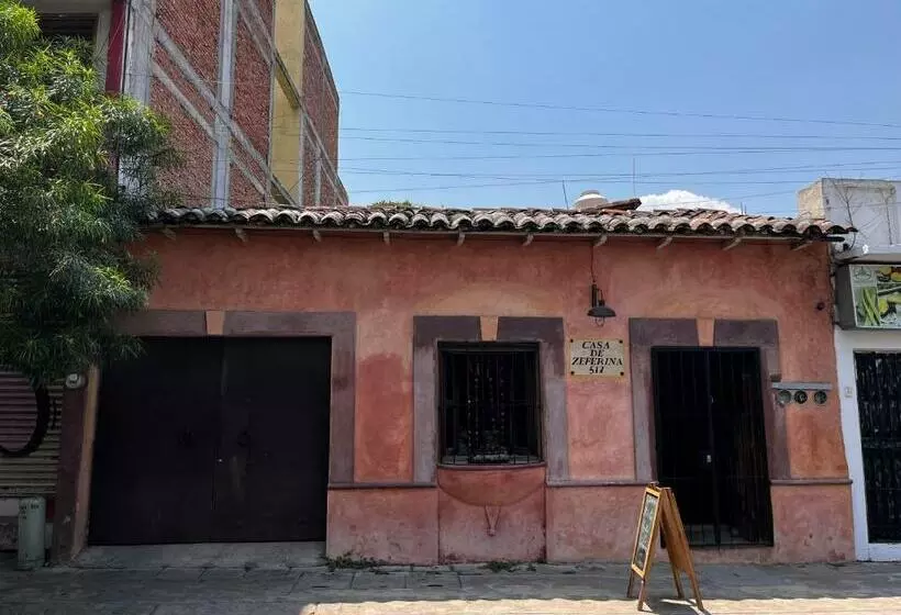 پانسیون Hostal Casa De Zeferina