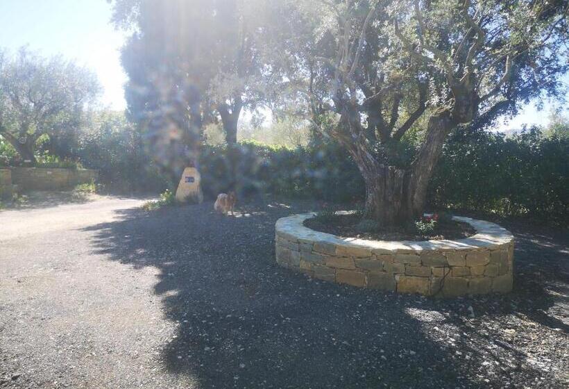 פנסיון L Esquiroù