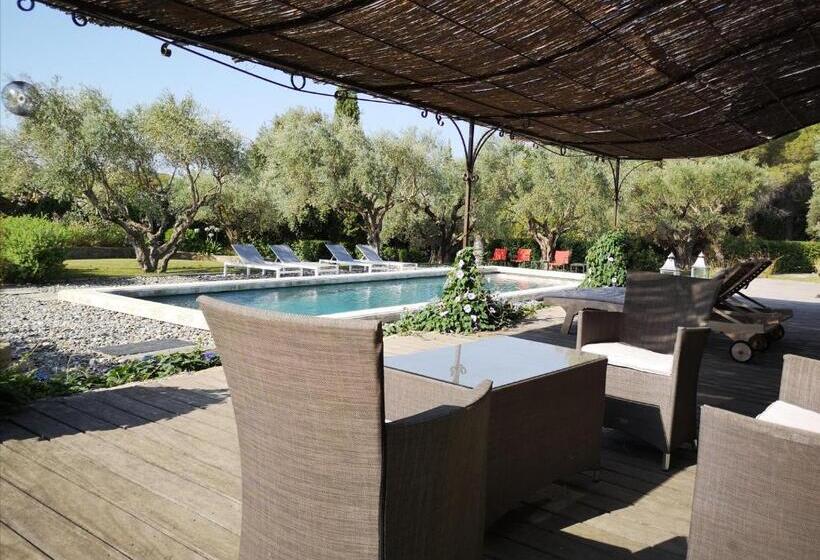 פנסיון L Esquiroù