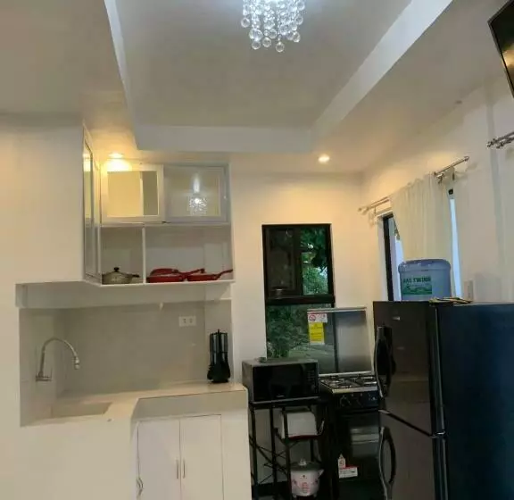 ペンション Luna Oslob Travellers Inn Beach Front
