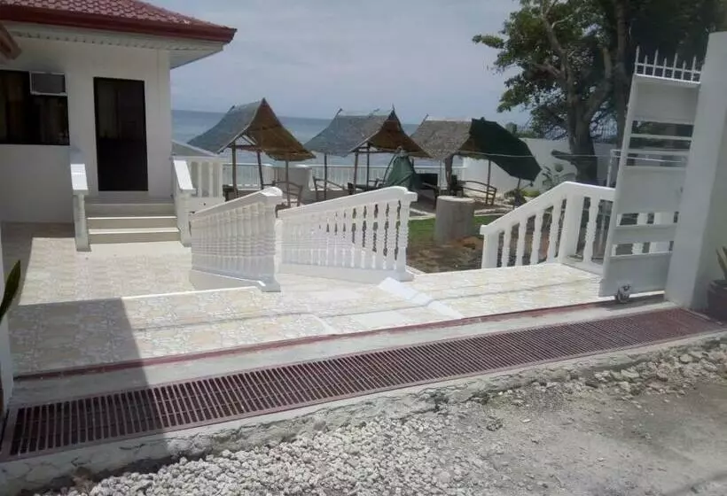 ペンション Luna Oslob Travellers Inn Beach Front