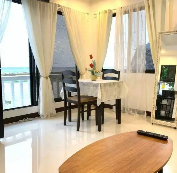 ペンション Luna Oslob Travellers Inn Beach Front