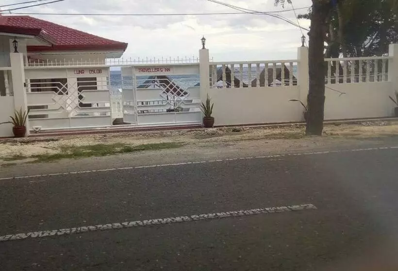 ペンション Luna Oslob Travellers Inn Beach Front