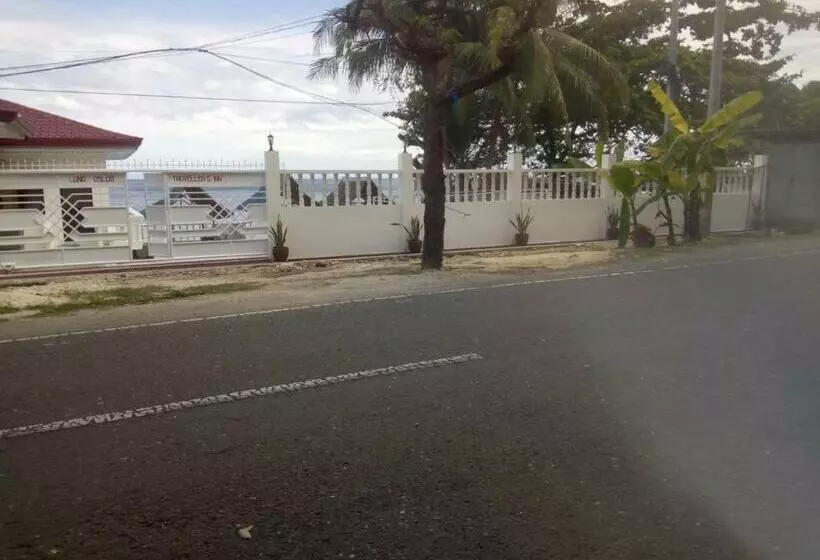 ペンション Luna Oslob Travellers Inn Beach Front