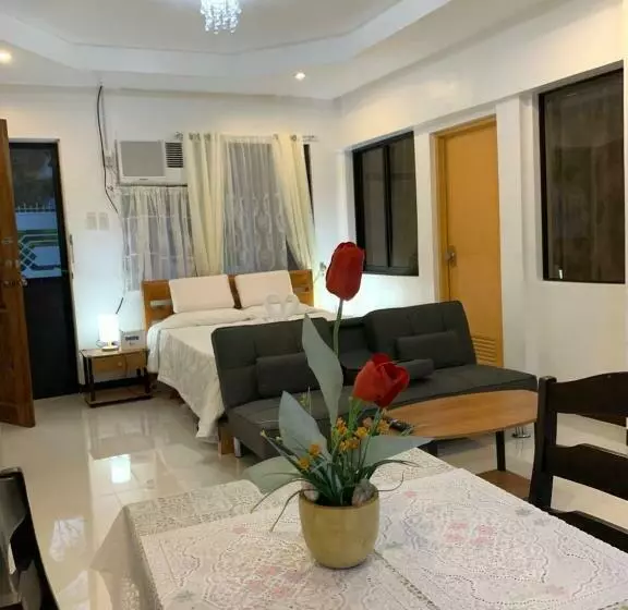 ペンション Luna Oslob Travellers Inn Beach Front