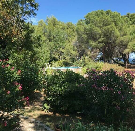 مبيت وإفطار Au Bord De Thau