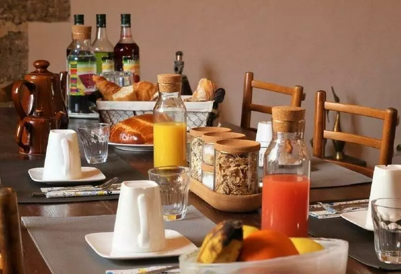 تختخواب و صبحانه Domaine De Bauzit