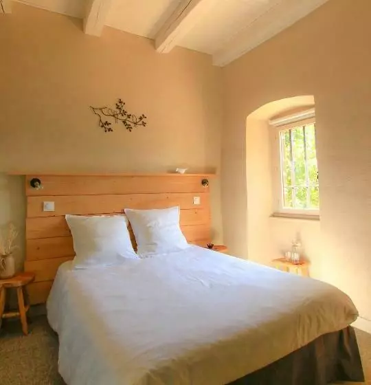 تختخواب و صبحانه Domaine De Bauzit