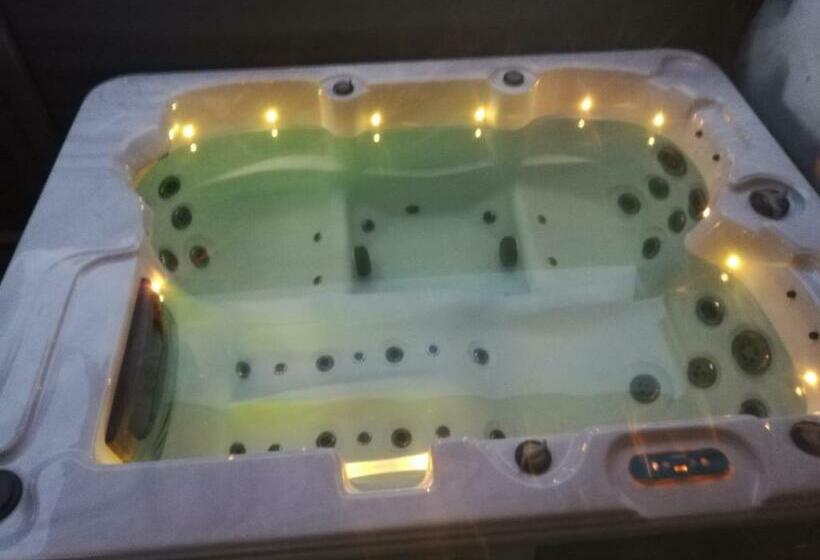 住宿加早餐  Nueva Suite Jacuzzi Relax Beach & Mountain