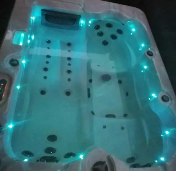 Aamiaismajoitus (B&B) Nueva Suite Jacuzzi Relax Beach & Mountain