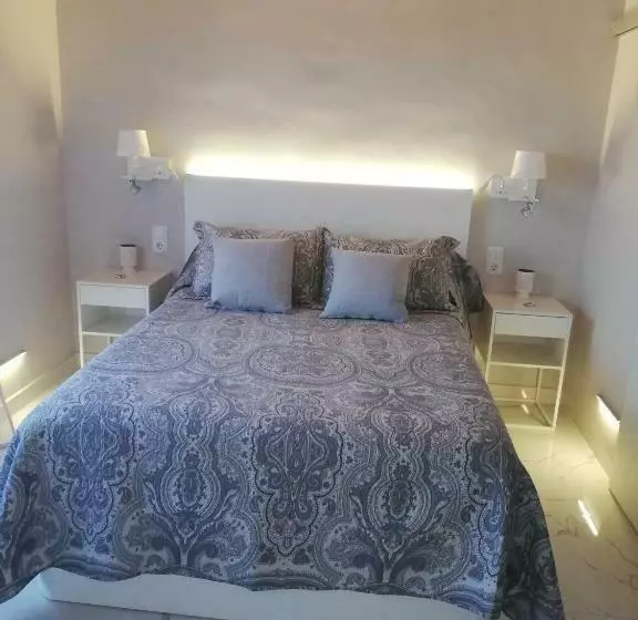 Aamiaismajoitus (B&B) Nueva Suite Jacuzzi Relax Beach & Mountain