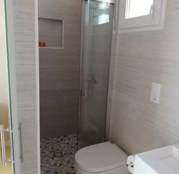 Aamiaismajoitus (B&B) Nueva Suite Jacuzzi Relax Beach & Mountain