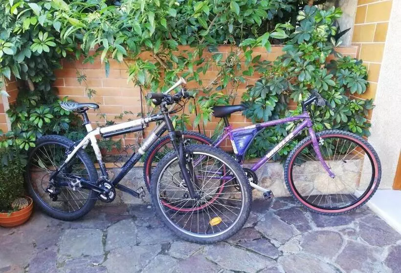 Aamiaismajoitus (B&B) Nueva Suite Jacuzzi Relax Beach & Mountain