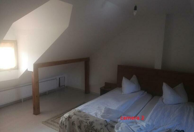 مبيت وإفطار Reb/mar Romspa