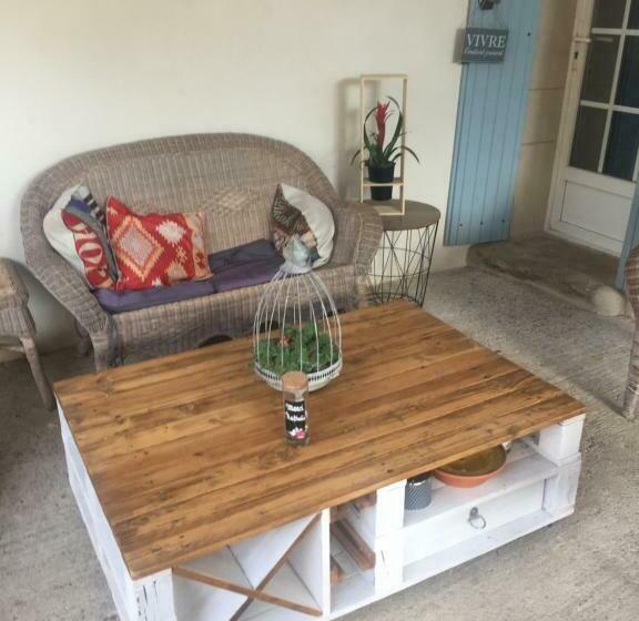 膳宿费 ô Joly Valois