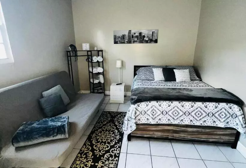 پانسیون Lovely & Modern Room In Miami