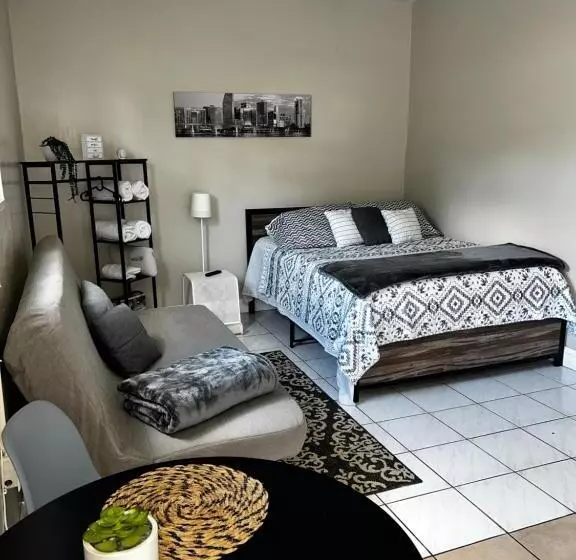 پانسیون Lovely & Modern Room In Miami