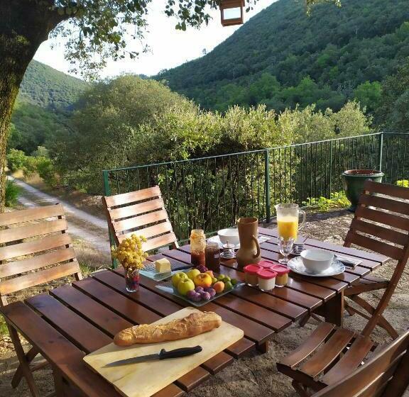 Bed and Breakfast Chambre Cévennes: Piscine, Lamas, Rivière