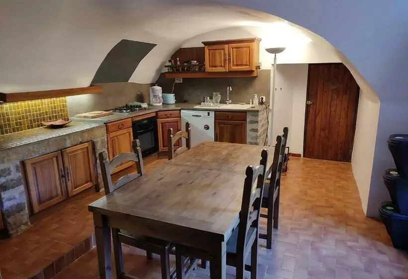 Aamiaismajoitus (B&B) Chambre Cévennes: Piscine, Lamas, Rivière