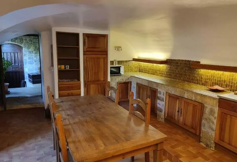 Aamiaismajoitus (B&B) Chambre Cévennes: Piscine, Lamas, Rivière