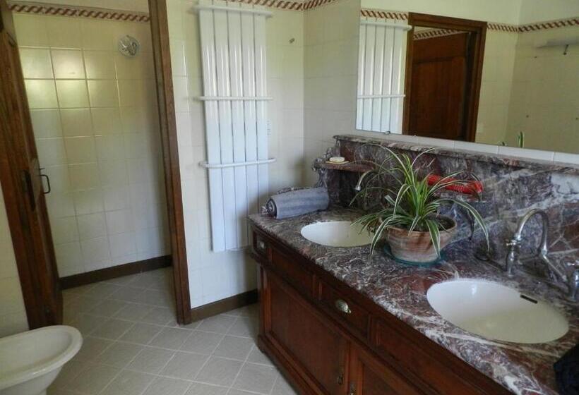 Bed and Breakfast Chambre Cévennes: Piscine, Lamas, Rivière