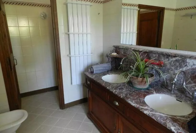 Aamiaismajoitus (B&B) Chambre Cévennes: Piscine, Lamas, Rivière