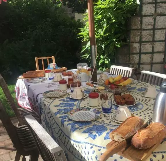 تختخواب و صبحانه Jardin Secret