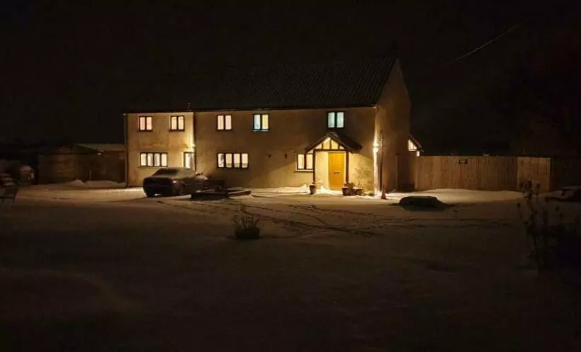 Fieldview Farmhouse Bed And Breakfast