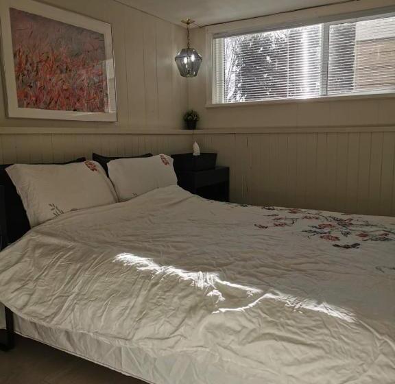 پانسیون John S House In Vancouver West