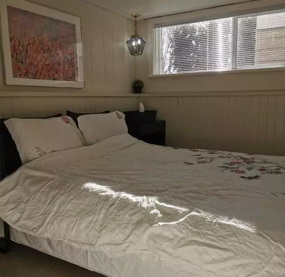 پانسیون John S House In Vancouver West