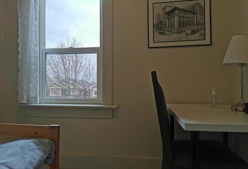 پانسیون John S House In Vancouver West