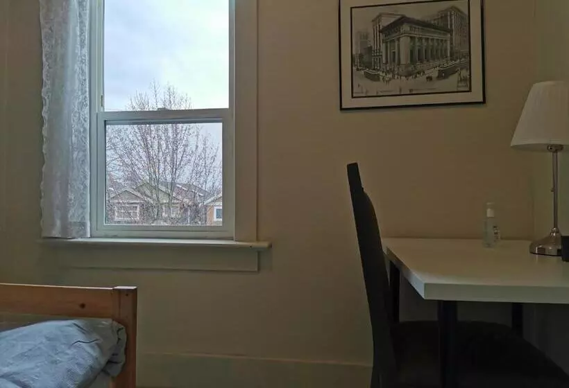 پانسیون John S House In Vancouver West