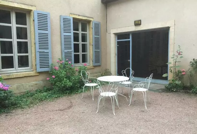 ベッドアンドブレックファースト La Maison Des Pères