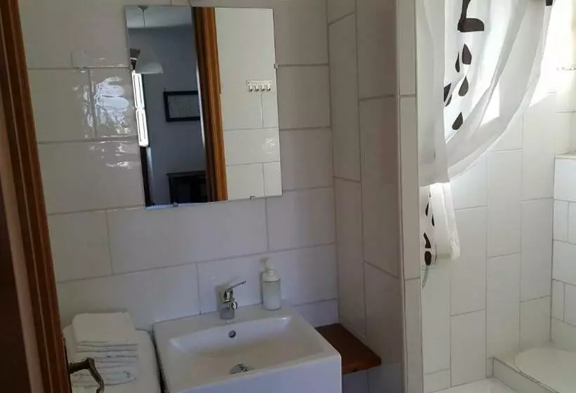 پانسیون Elilu Room