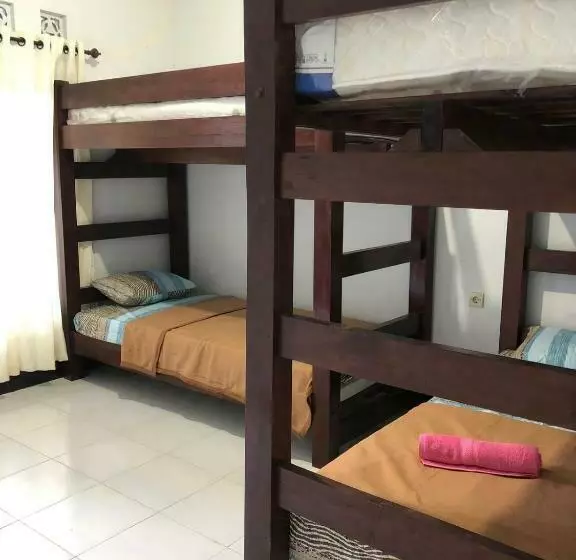 Ariata Arya Hostel