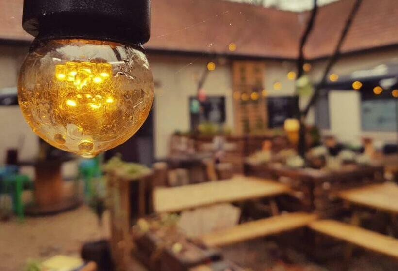 تختخواب و صبحانه Bosbaar