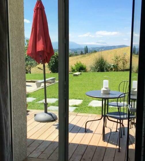 Bed and Breakfast Falhappy House