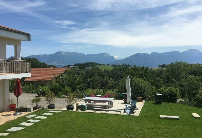 Bed and Breakfast Falhappy House